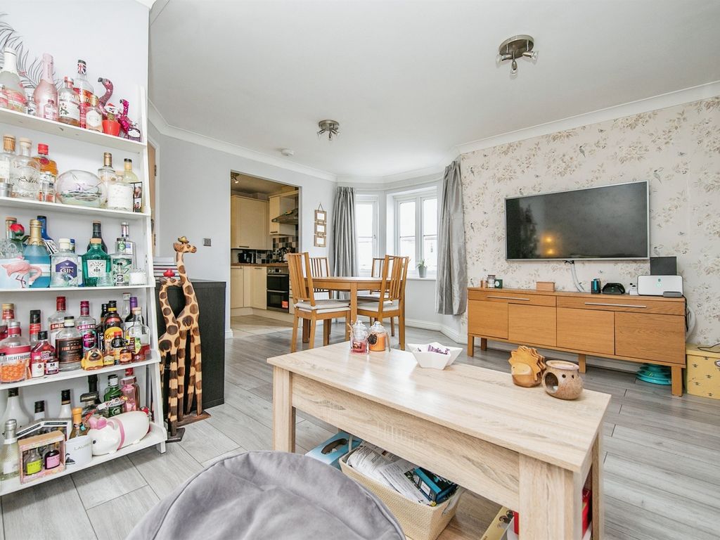 2 bed flat for sale in Croft Street, Ipswich IP2, £135,000
