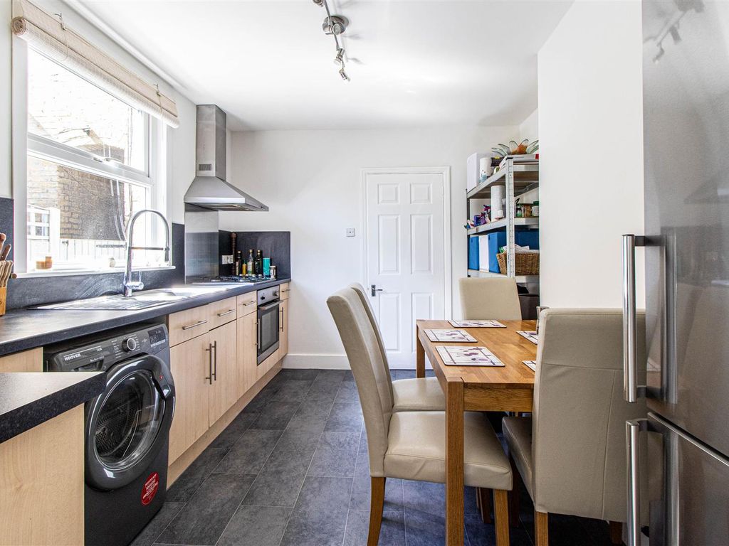 1 bed flat for sale in St. Leonards Road, Southend-On-Sea SS1, £170,000