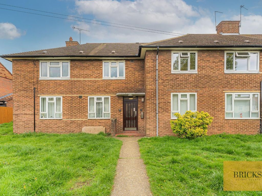 1 bed flat for sale in Chester Road, Loughton IG10, £269,500