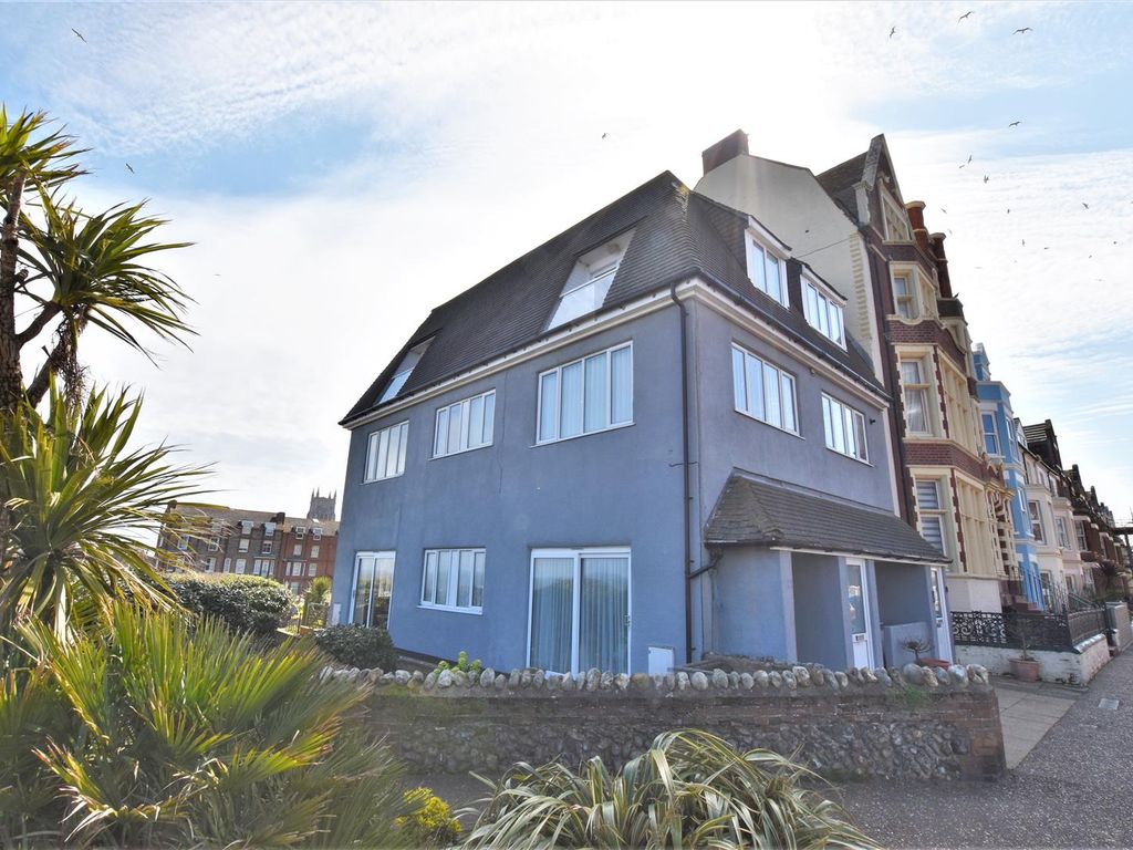 2 bed flat for sale in Lakeside Appartments, Cabbell Road, Cromer NR27, £165,000