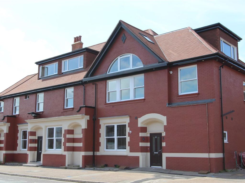 2 bed flat for sale in Wimborne Road, Moordown, Bournemouth BH9, £222,000