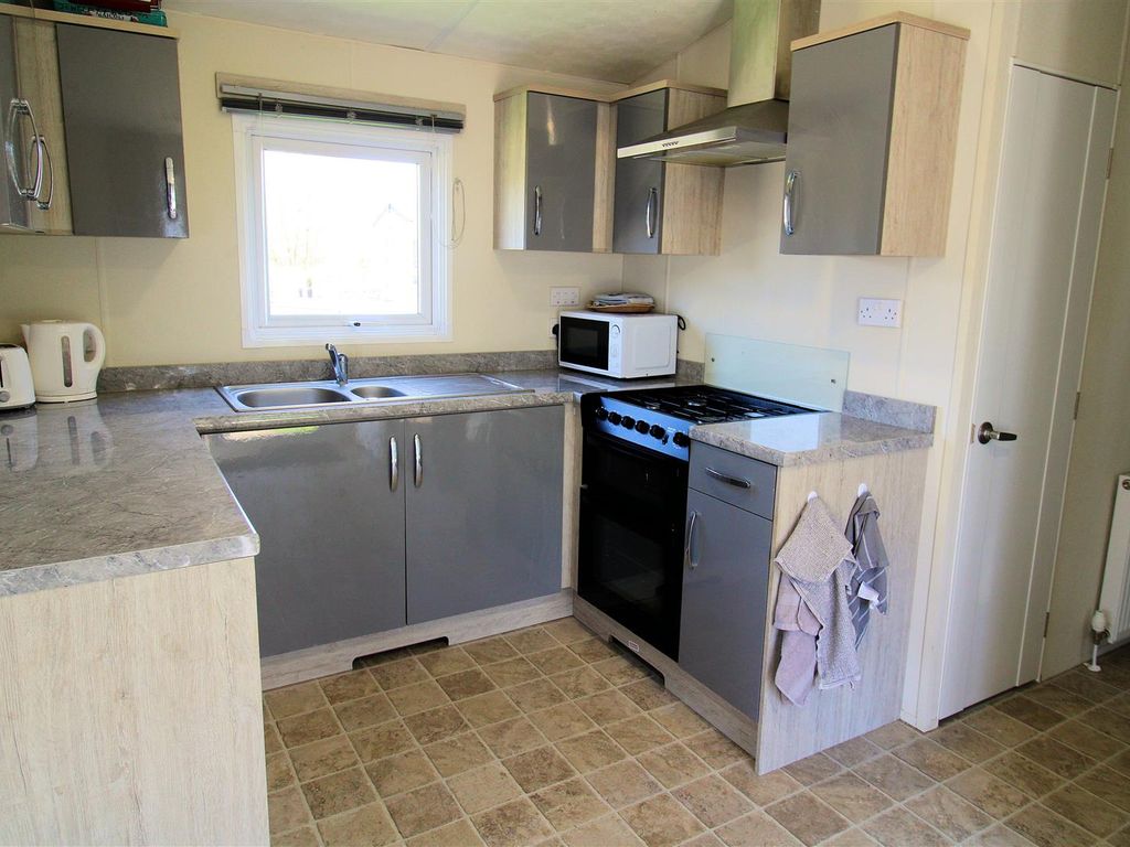 2 bed mobile/park home for sale in Common Road, Pentney, King's Lynn PE32, £90,000