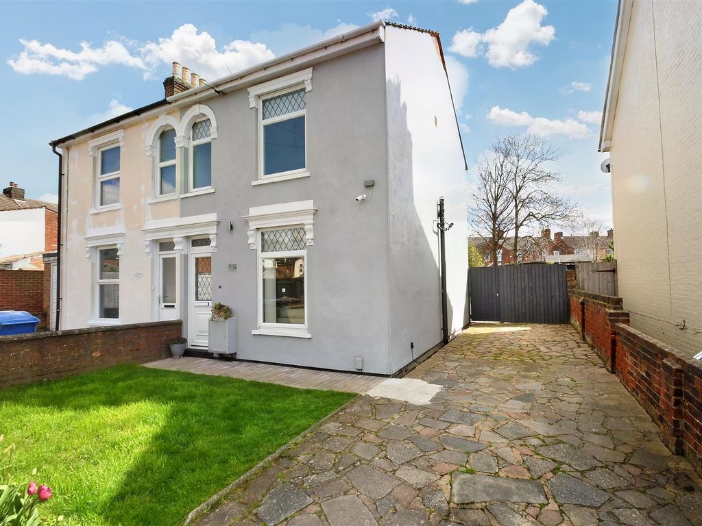 3 bed semi-detached house for sale in Newton Road, Ipswich IP3, £239,995