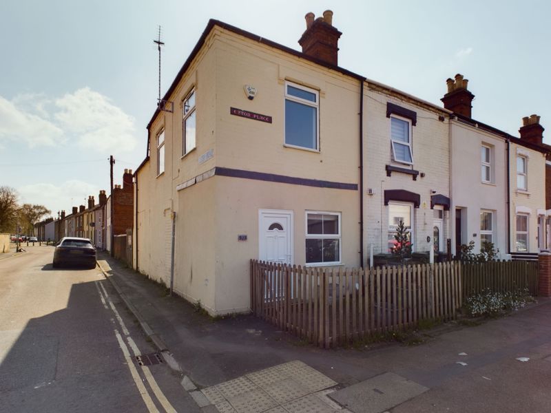 2 bed end terrace house for sale in Bristol Road, Gloucester GL1, £193,500