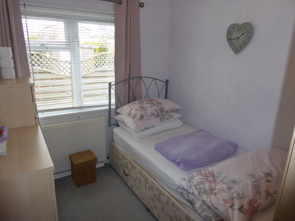 2 bed mobile/park home for sale in Woodside Park, Luton, Bedfordshire LU1, £175,000