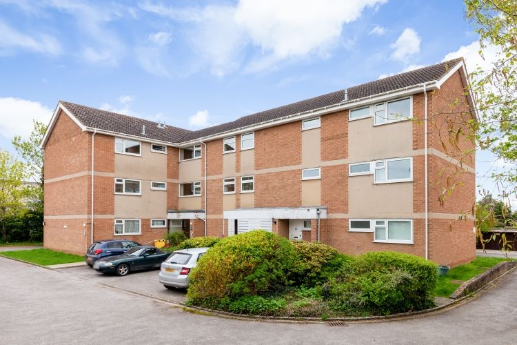 1 bed flat for sale in Woodlands Road, Witney OX28, £169,000