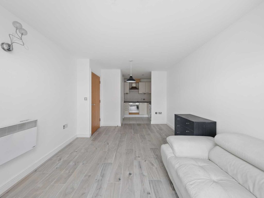 1 bed flat for sale in Windmill Lane, Stratford E15, £250,000