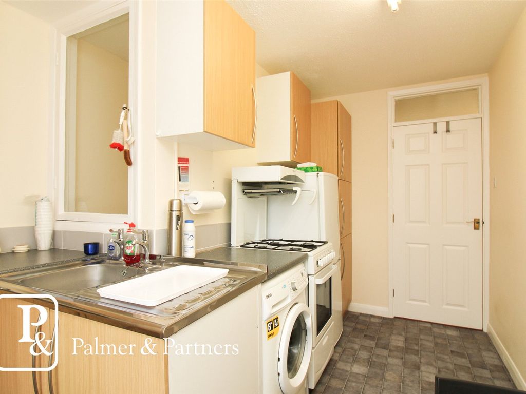2 bed flat for sale in Bennett Court, Colchester, Essex CO4, £160,000