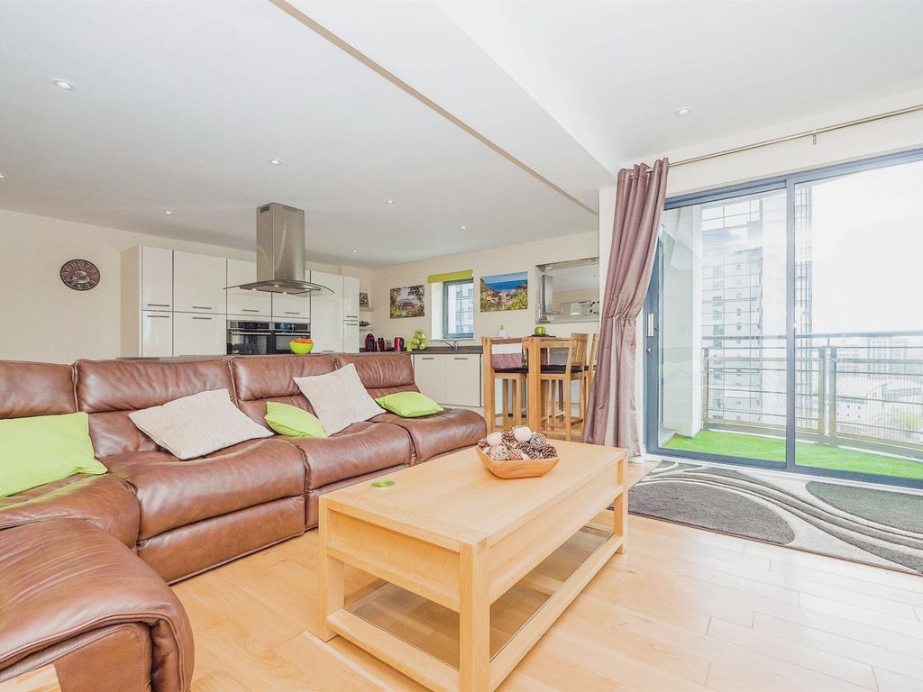2 bed flat for sale in Churchill Way, Cardiff CF10, £280,000