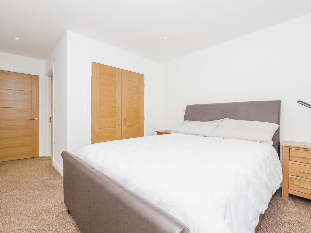 2 bed flat for sale in Churchill Way, Cardiff CF10, £280,000