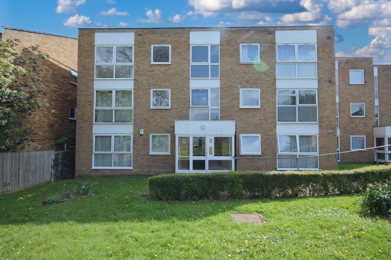 3 bed flat for sale in Rokesby Place, Wembley HA0, £335,000