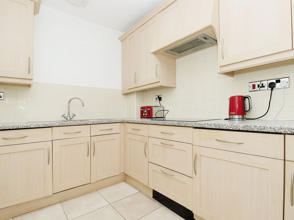2 bed flat for sale in Marconi Avenue, Penarth CF64, £240,000