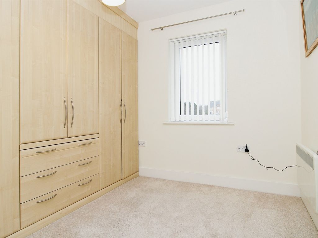 2 bed flat for sale in Marconi Avenue, Penarth CF64, £240,000