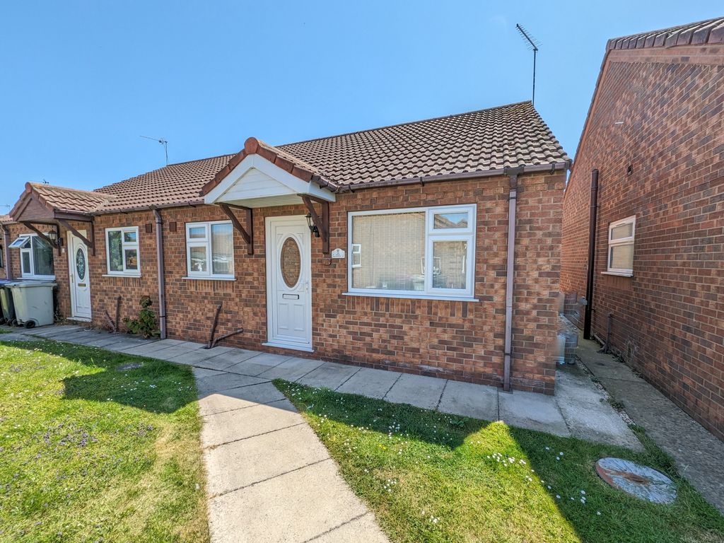 2 bed bungalow for sale in Brian Avenue, Skegness PE25, £139,950