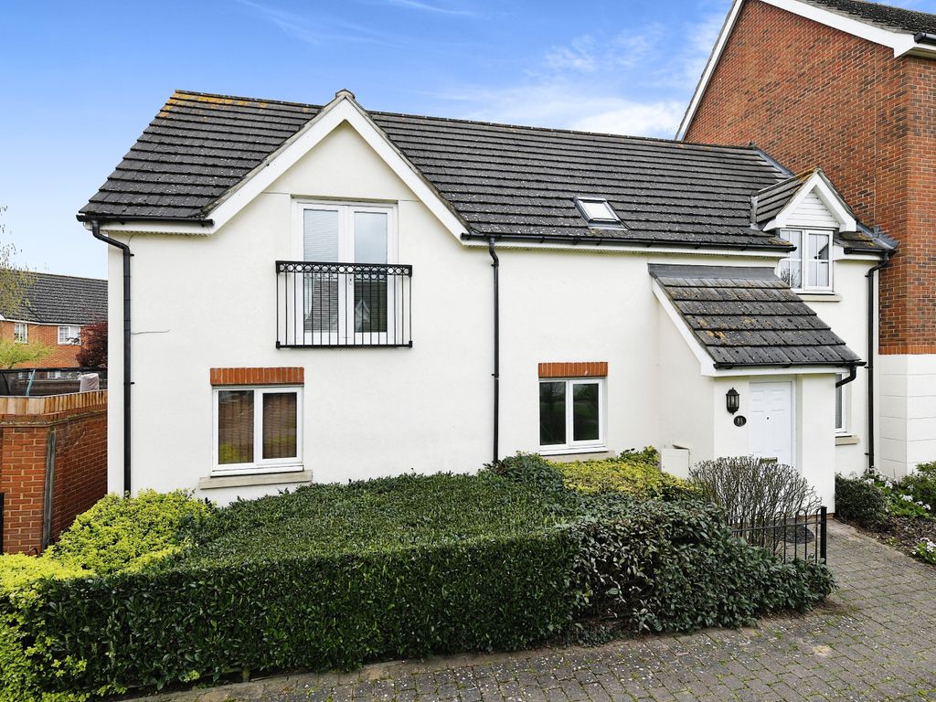 2 bed detached house for sale in Baden Powell Close, Great Baddow, Chelmsford, Essex CM2, £295,000
