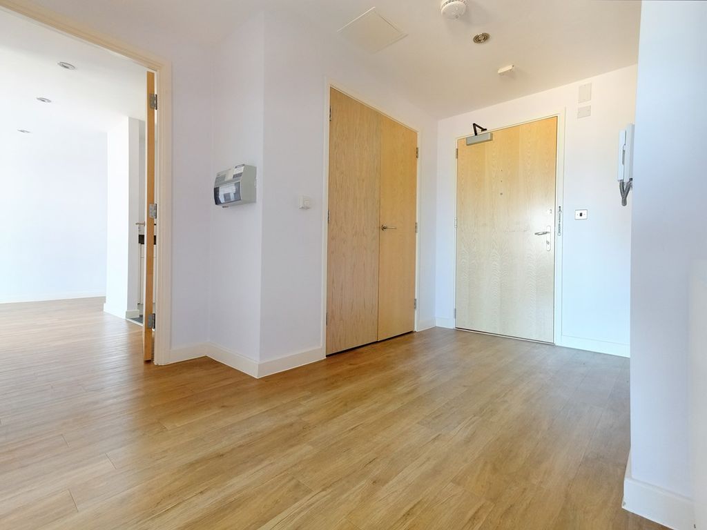 2 bed flat for sale in Lynmouth Avenue, Chelmsford CM2, £244,000