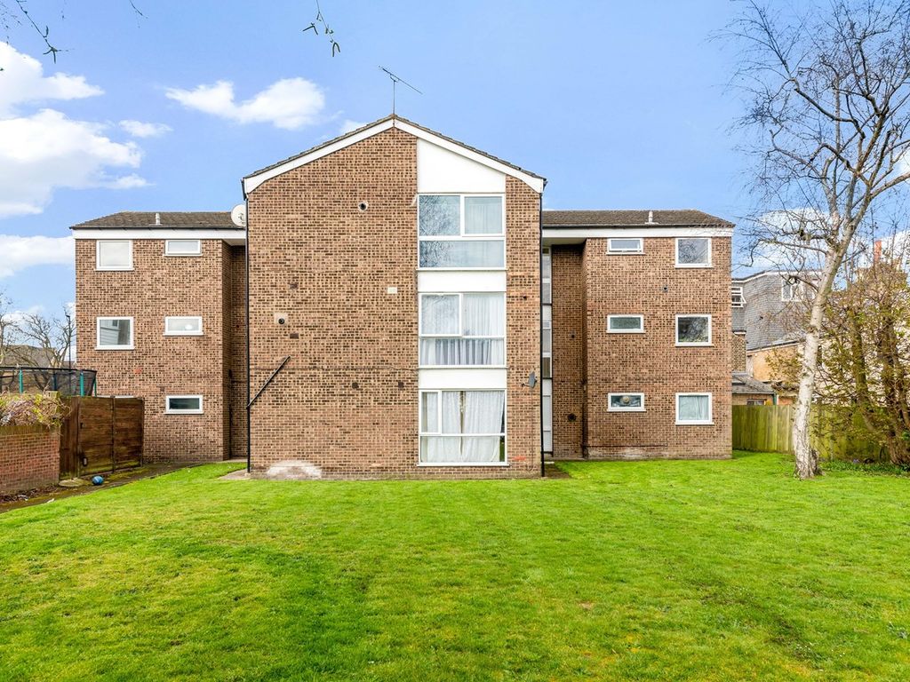 1 bed flat for sale in Hope Park, Bromley BR1, £239,950