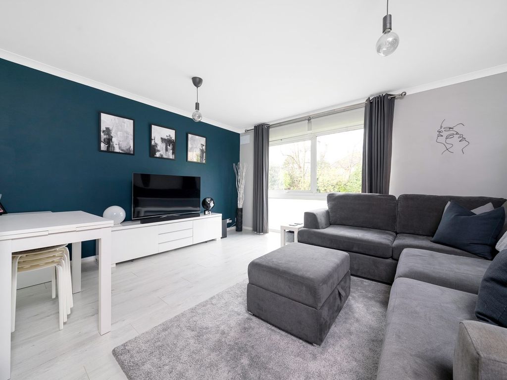 1 bed flat for sale in Hope Park, Bromley BR1, £239,950