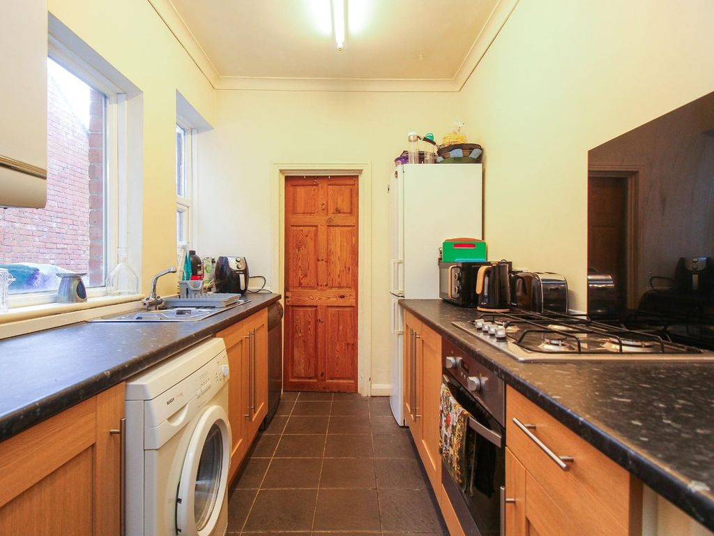 2 bed flat for sale in Whitley Road, Whitley Bay NE26, £159,950