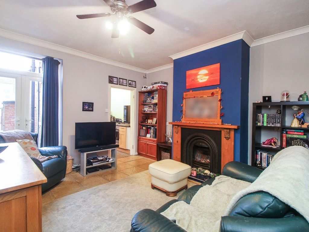 2 bed flat for sale in Whitley Road, Whitley Bay NE26, £159,950