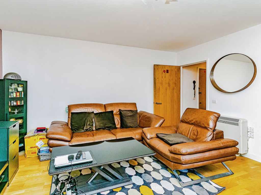1 bed flat for sale in Radnor House, 1272 London Road, London SW16, £230,000