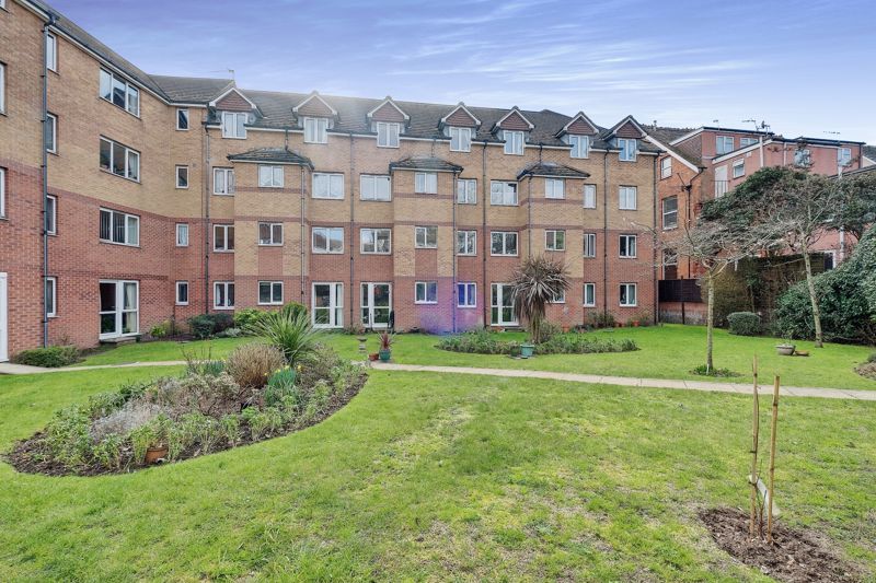 1 bed flat for sale in Viscount Court, Bournemouth BH5, £125,000