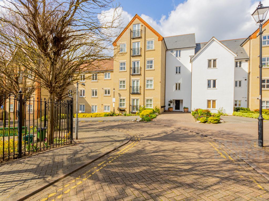 2 bed flat for sale in Henry Laver Court, Colchester CO3, £220,000