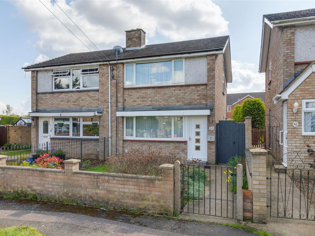 2 bed semi-detached house for sale in Hyde Avenue, Stotfold SG5, £315,000