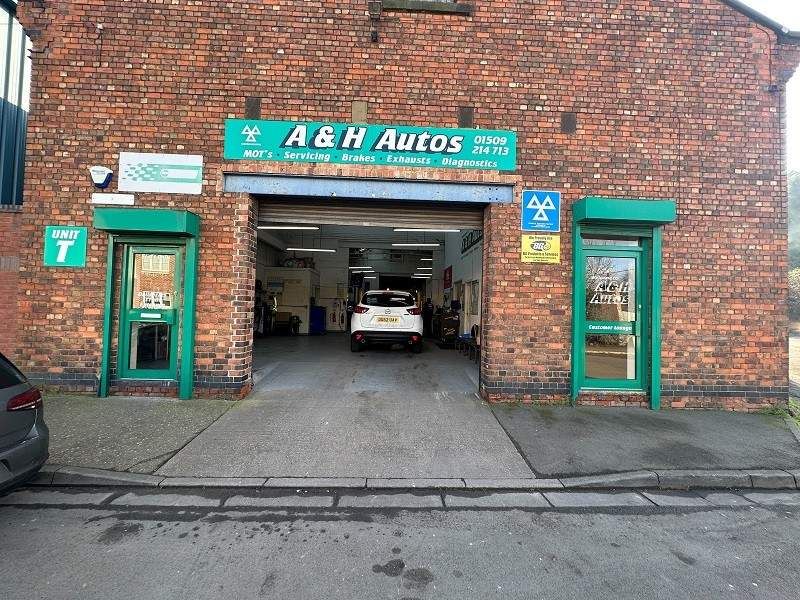 Parking/garage for sale in Loughborough, England, United Kingdom LE11, £99,995