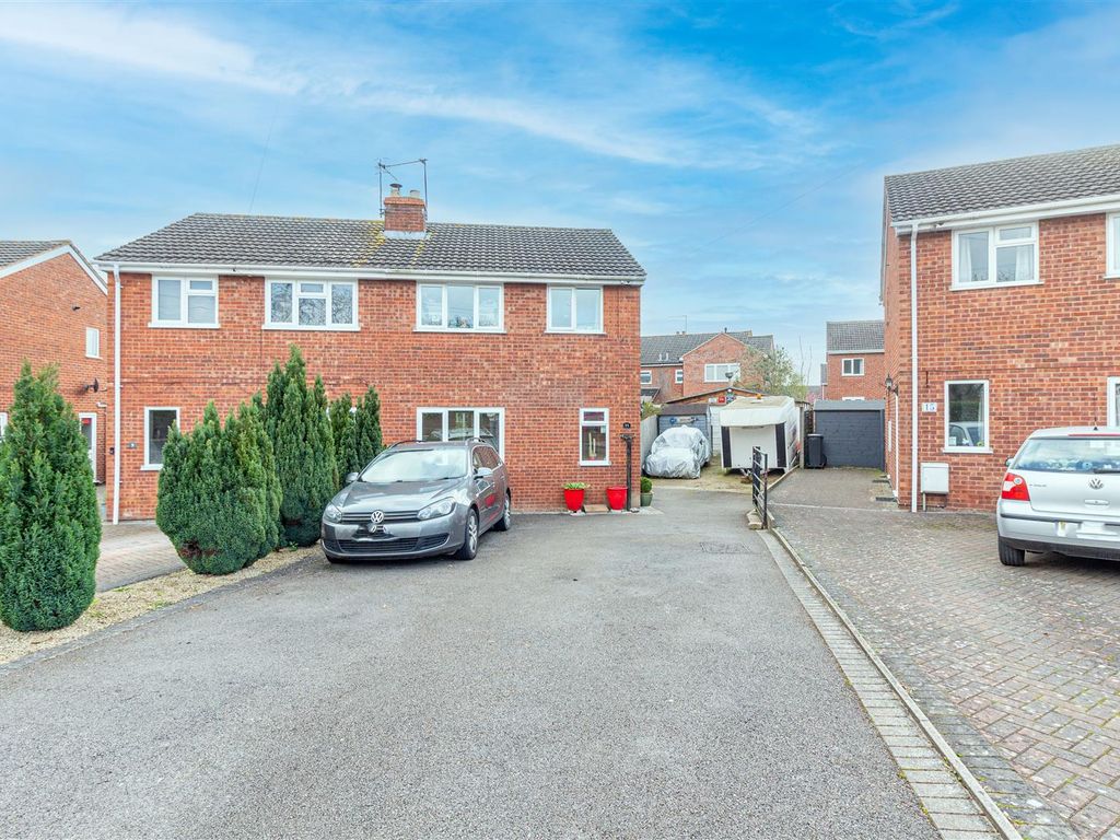 3 bed property for sale in Lewis Close, Drakes Broughton, Pershore WR10, £280,000