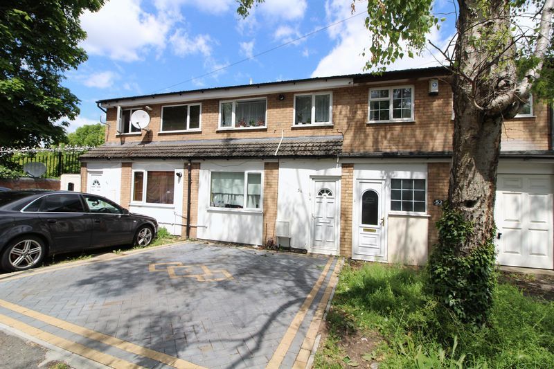 4 bed property for sale in Downs Road, Luton LU1, £335,000