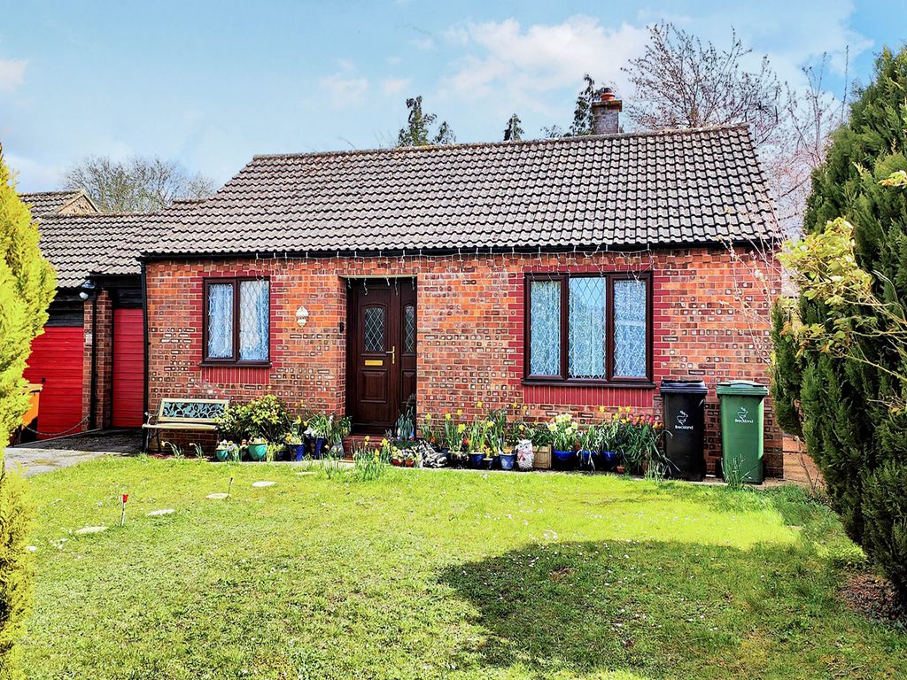 2 bed detached bungalow for sale in Lovell Gardens, Watton, Thetford IP25, £190,000