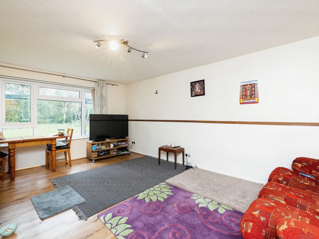 2 bed flat for sale in Raynsford Walk, Warwick, Warwickshire CV34, £145,000