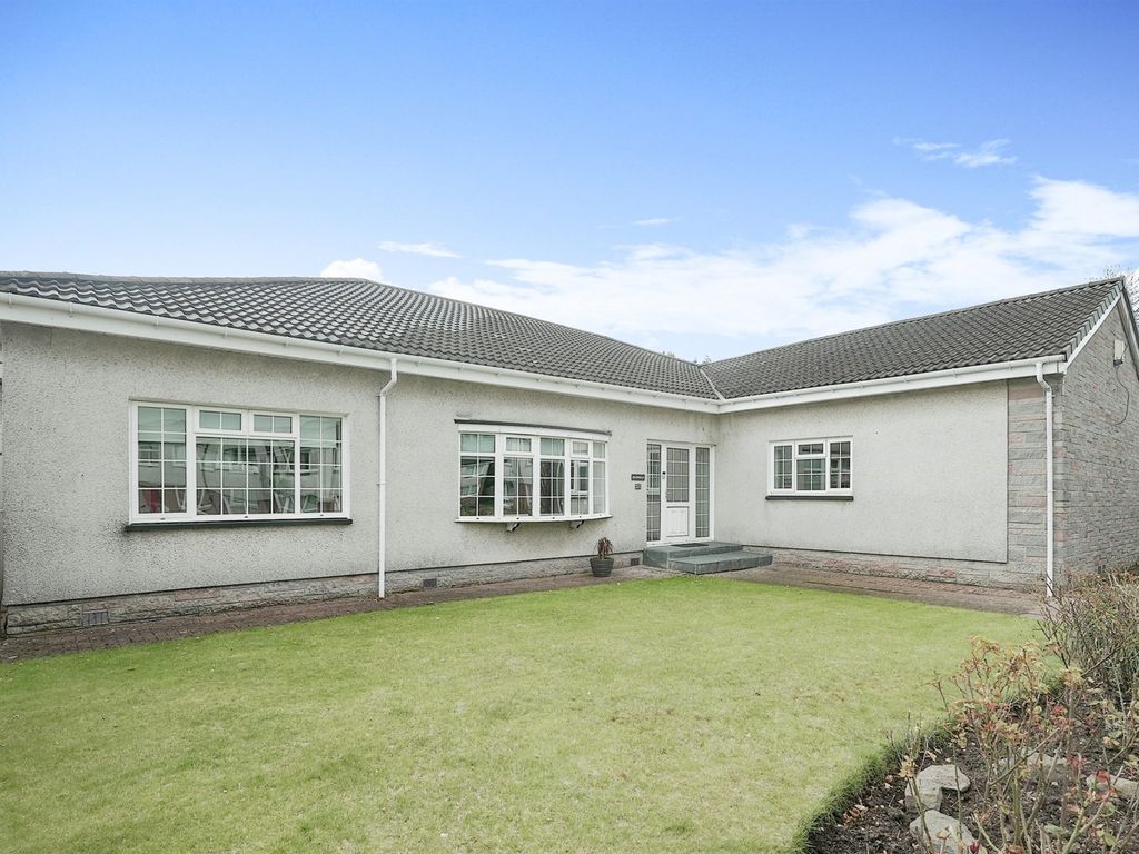 4 bed detached bungalow for sale in Strathclyde Road, Dumbarton G82, £325,000