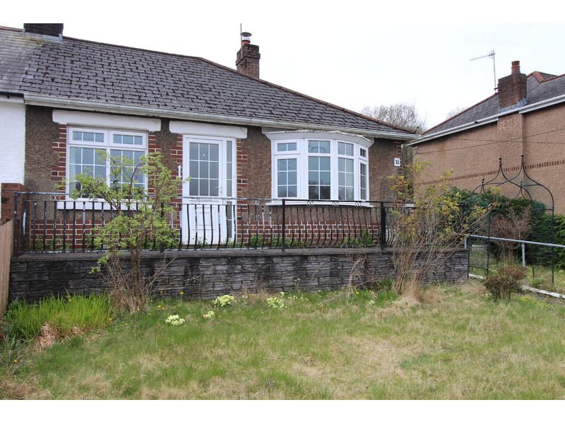 2 bed bungalow for sale in Halls Road, Newbridge, Newport NP11, £199,950