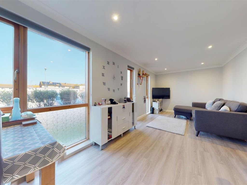 2 bed flat for sale in Barleycroft Road, Portland DT5, £160,000