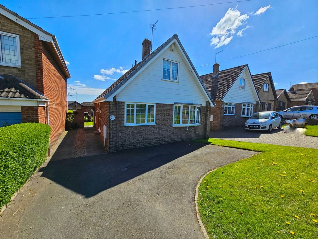 4 bed bungalow for sale in Burton Road, Barnsley S71, £225,000