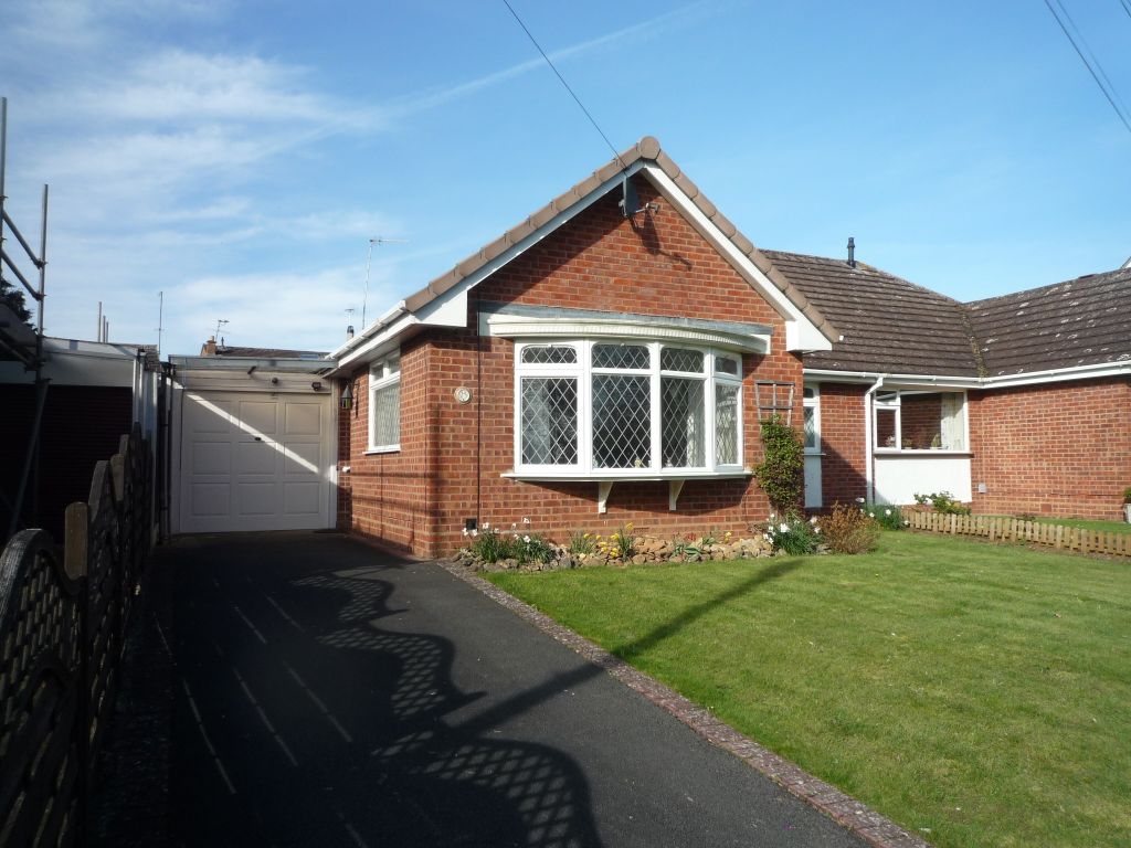 2 bed bungalow for sale in St. Marys Road, Alcester B49, £325,000
