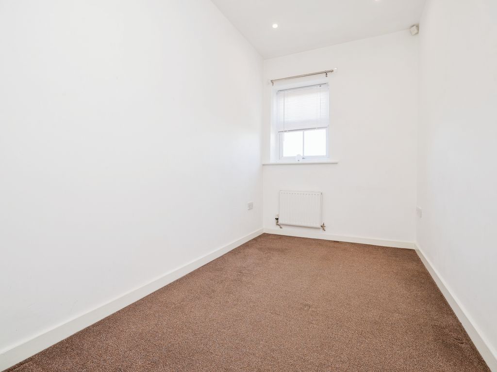 2 bed flat for sale in Marton Road, Middlesbrough TS4, £65,000