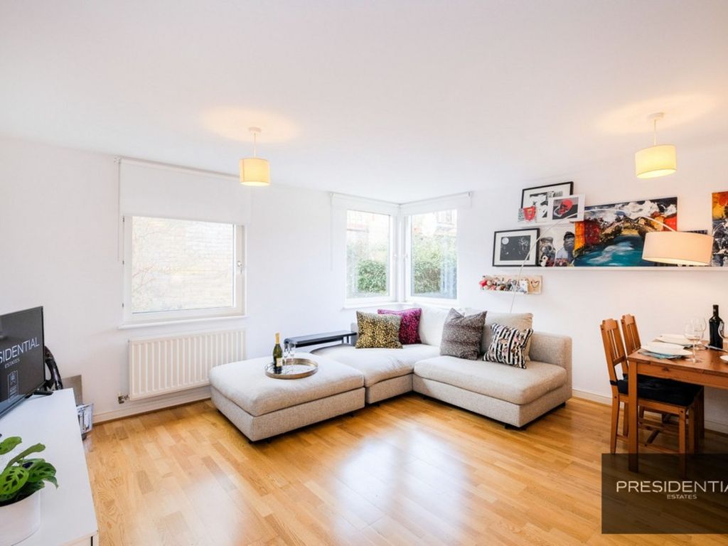 1 bed flat for sale in Crown House, London N22, £300,000
