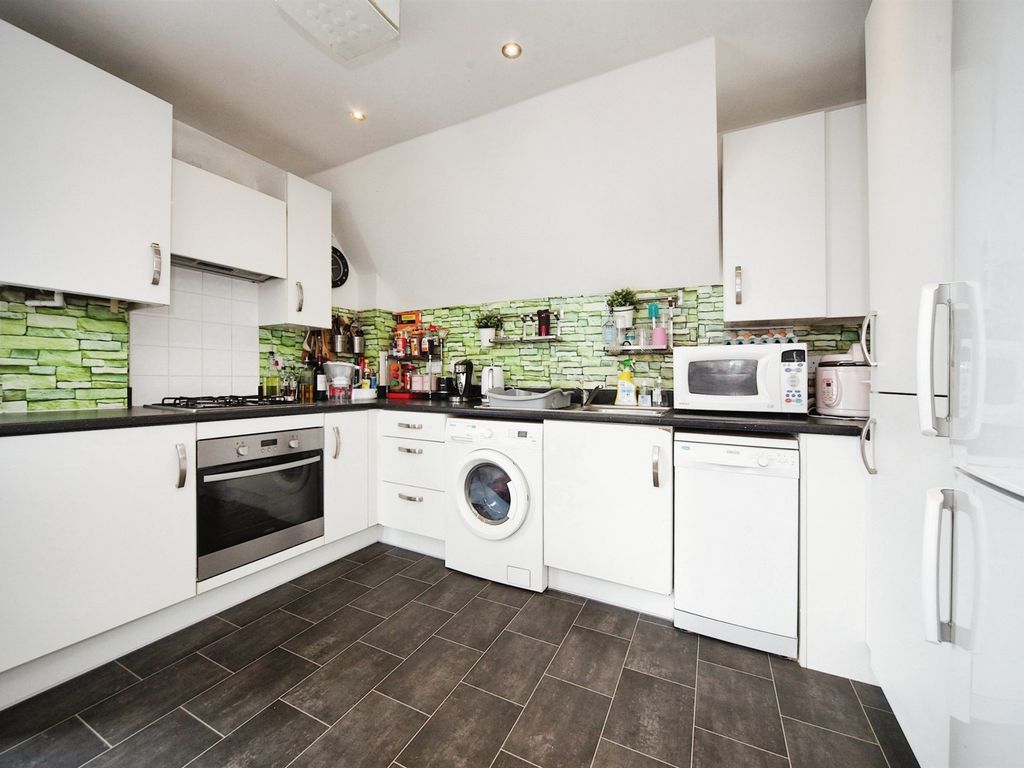 2 bed flat for sale in Design Drive, Dunstable LU6, £112,750