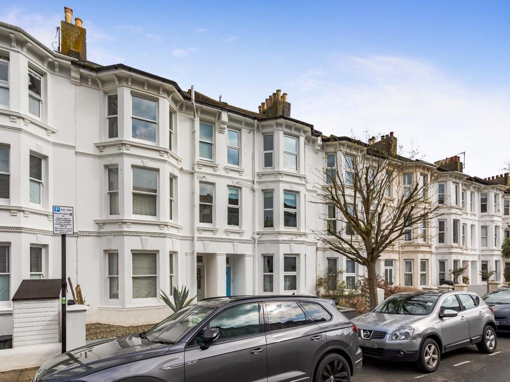 1 bed flat for sale in Westbourne Street, Hove BN3, £250,000
