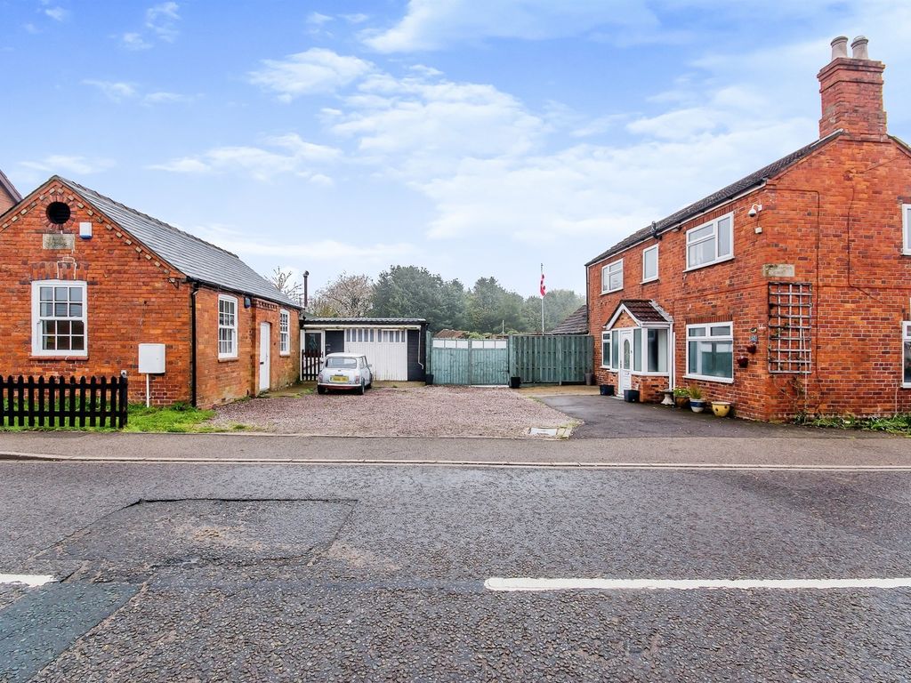 3 bed detached house for sale in Ashby Road, Spilsby PE23, £325,000