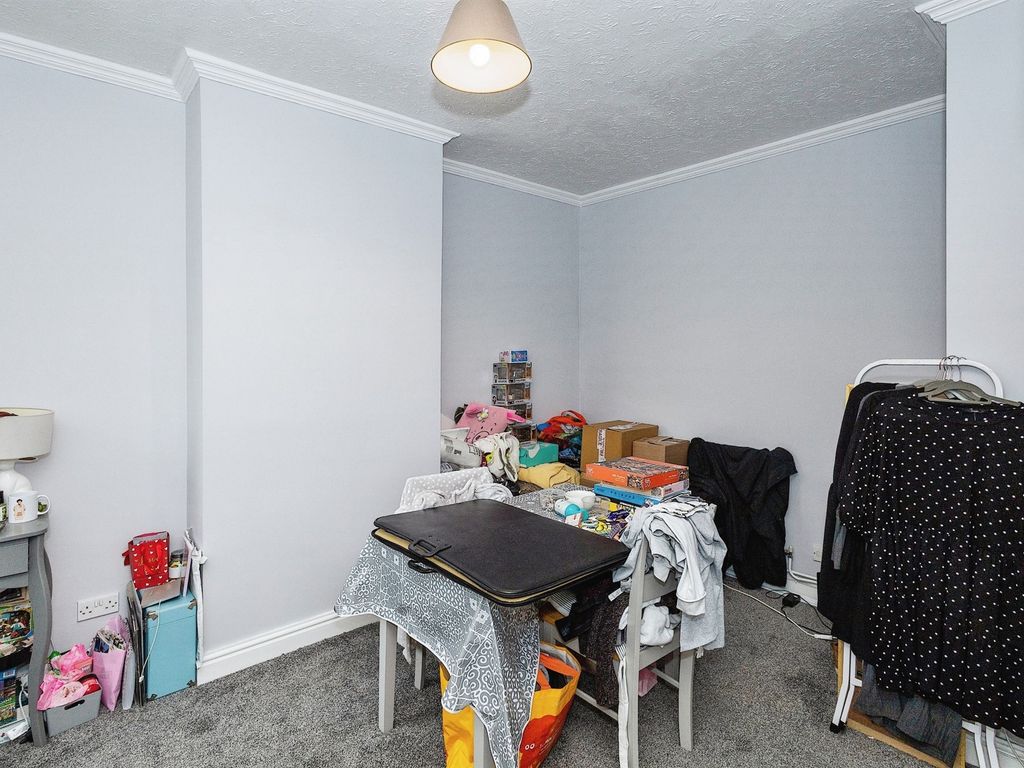 2 bed flat for sale in Twyford Avenue, Portsmouth PO2, £140,000