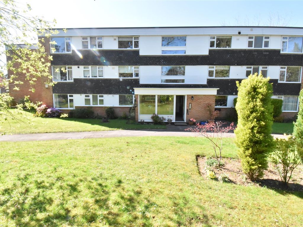 2 bed flat for sale in White House Green, Solihull B91, £235,000