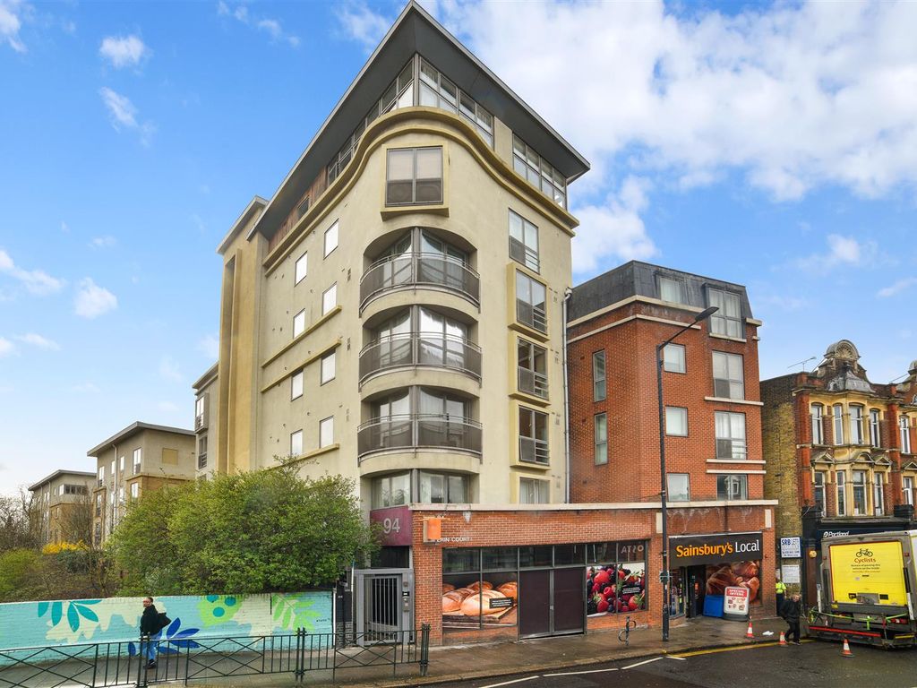 1 bed flat for sale in Walm Lane, London NW2, £310,000