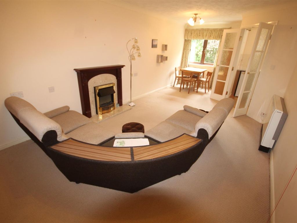 1 bed flat for sale in Cwrt Bryn Coed, Coed Pella Road, Colwyn Bay LL29, £65,000