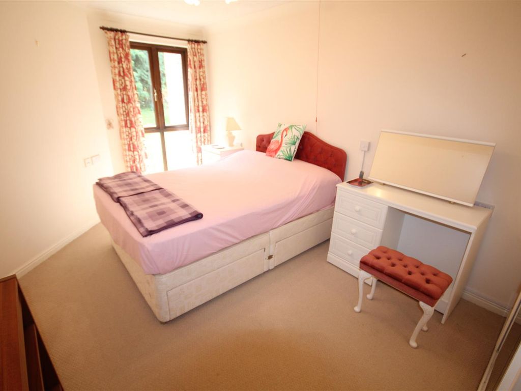 1 bed flat for sale in Cwrt Bryn Coed, Coed Pella Road, Colwyn Bay LL29, £65,000
