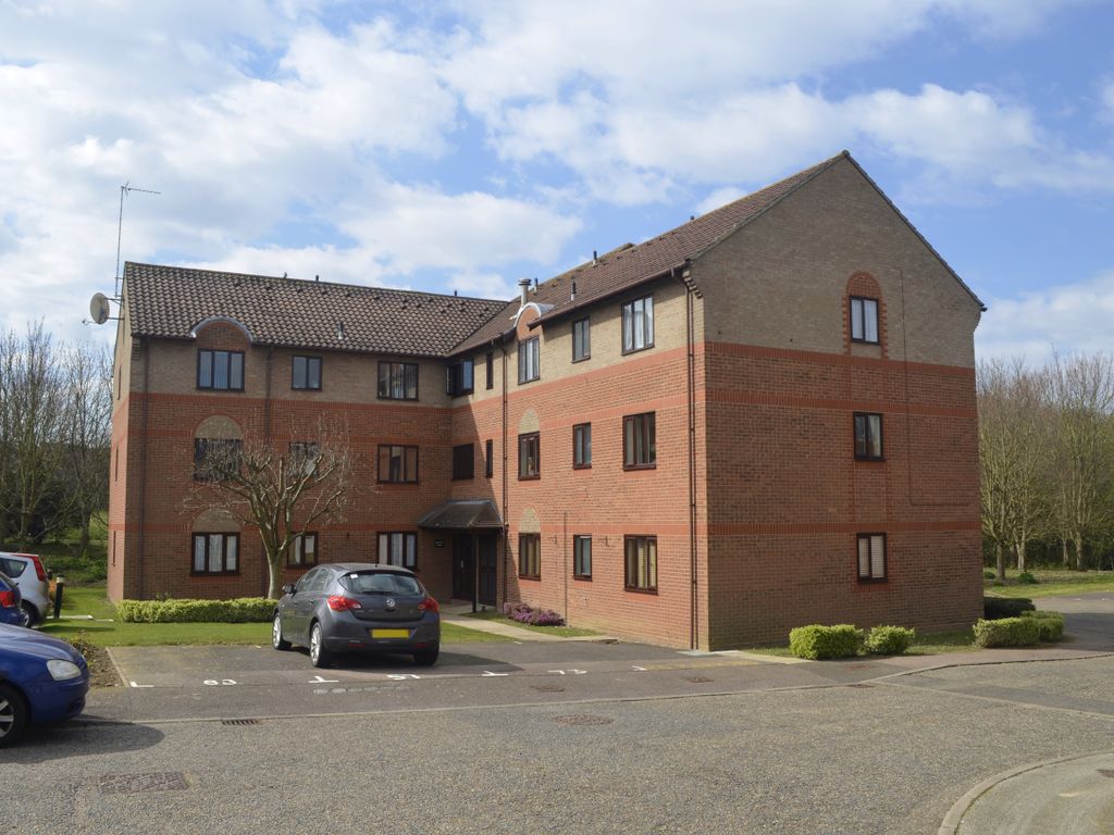 2 bed flat for sale in Benbow Court, Capel Drive, Felixstowe IP11, £125,000