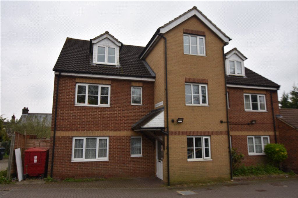 1 bed flat for sale in Wensleydale, Luton, Bedfordshire LU2, £130,000